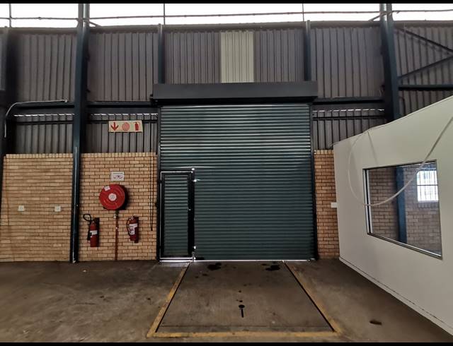 1,726M² WAREHOUSE TO LET IN JET PARK